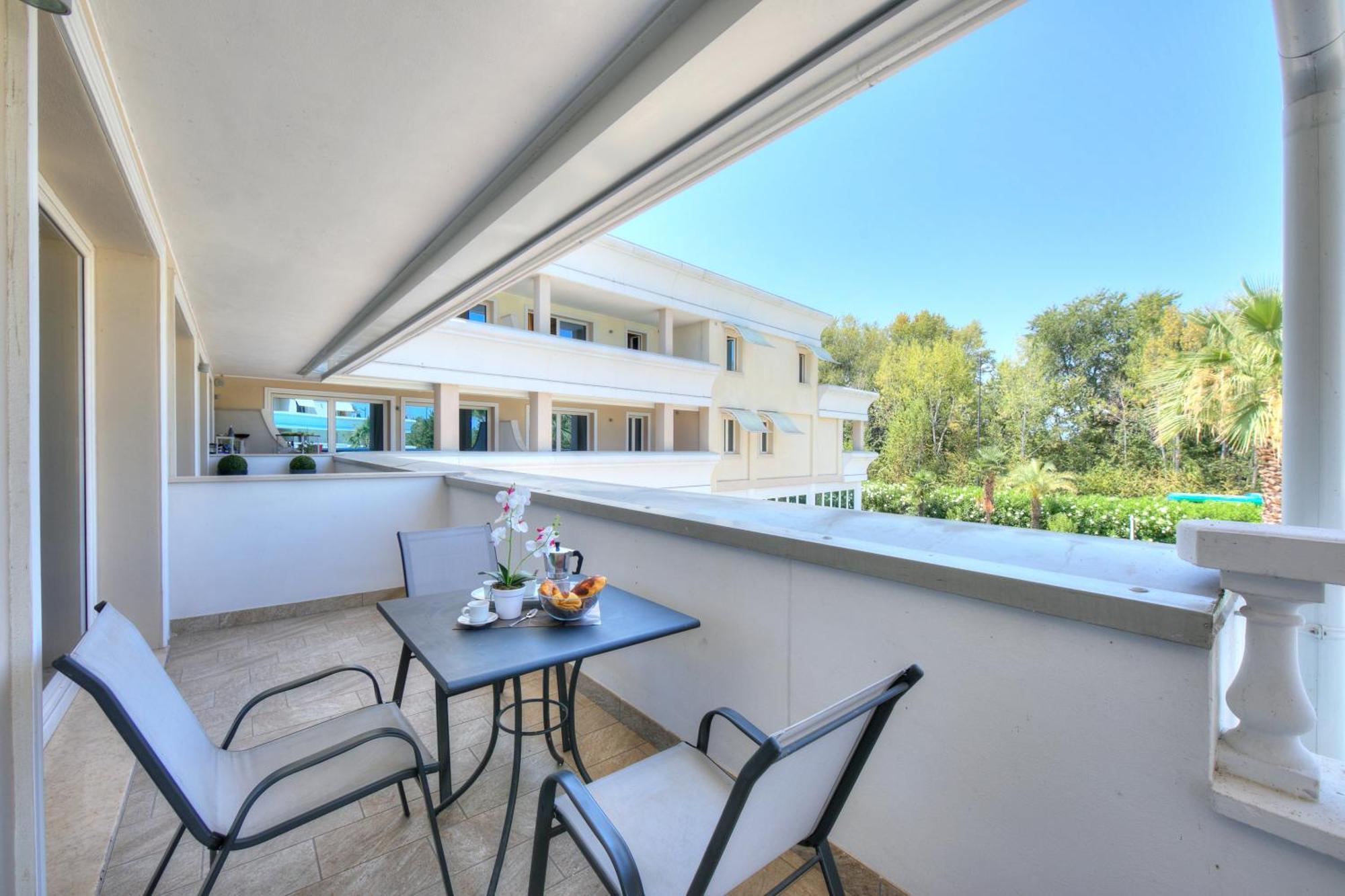 Rivoltella Apt With Pool 600M From Lake - Happy Rentals ديسينسانو ديل غاردا المظهر الخارجي الصورة
